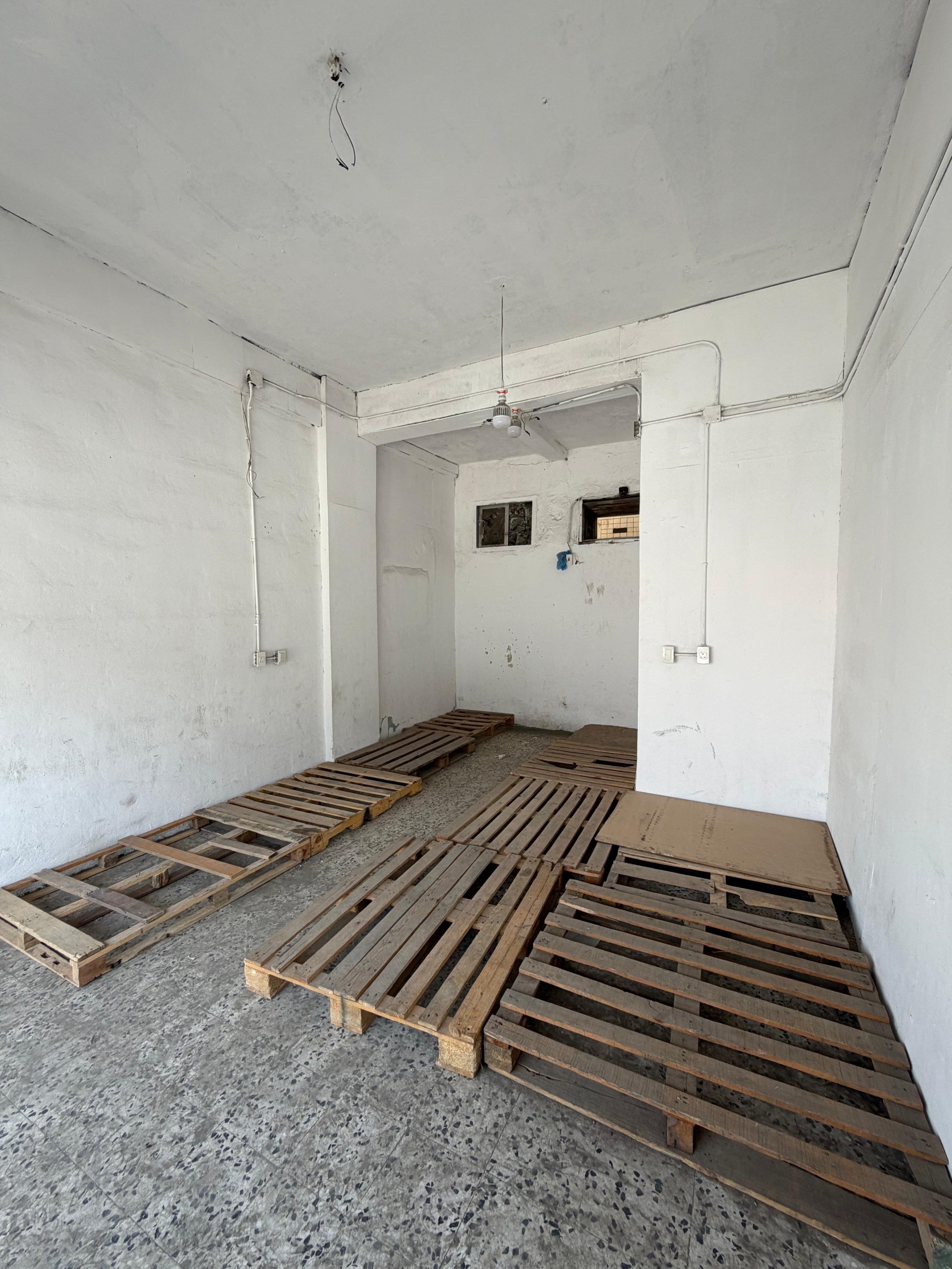 Building 166, Shop 001