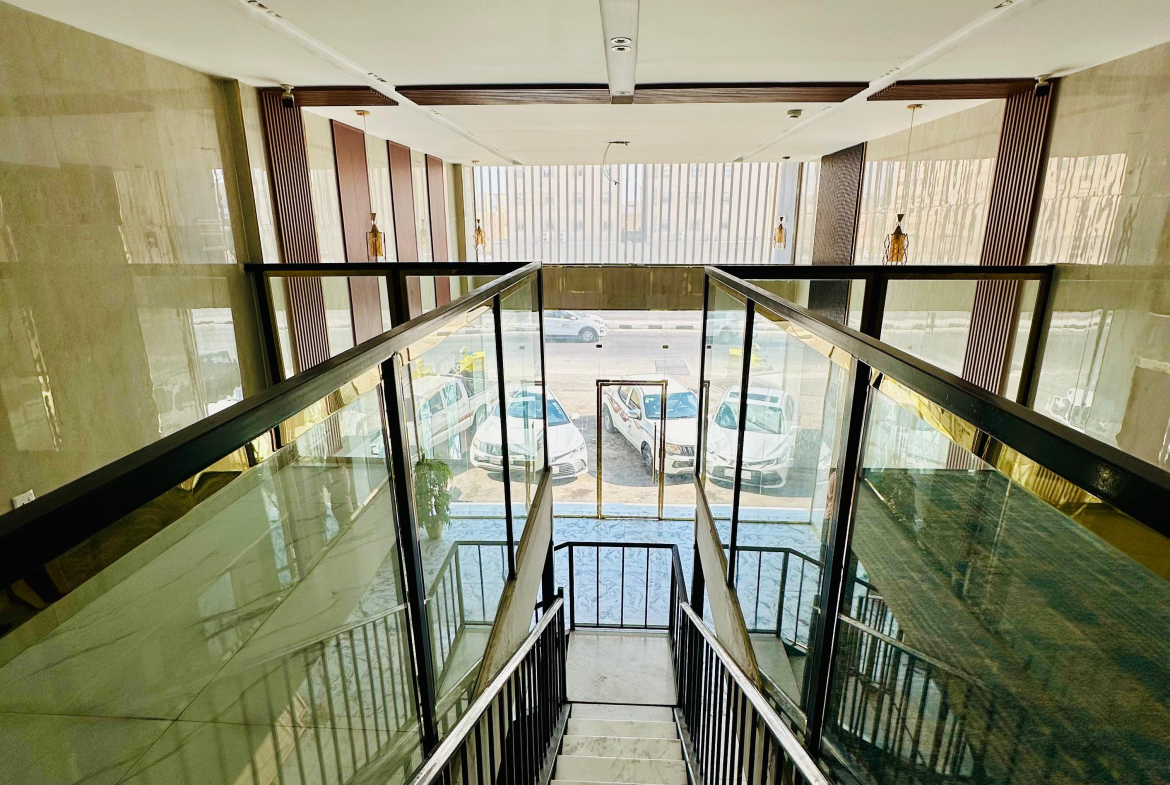 Building 165, Shop 004