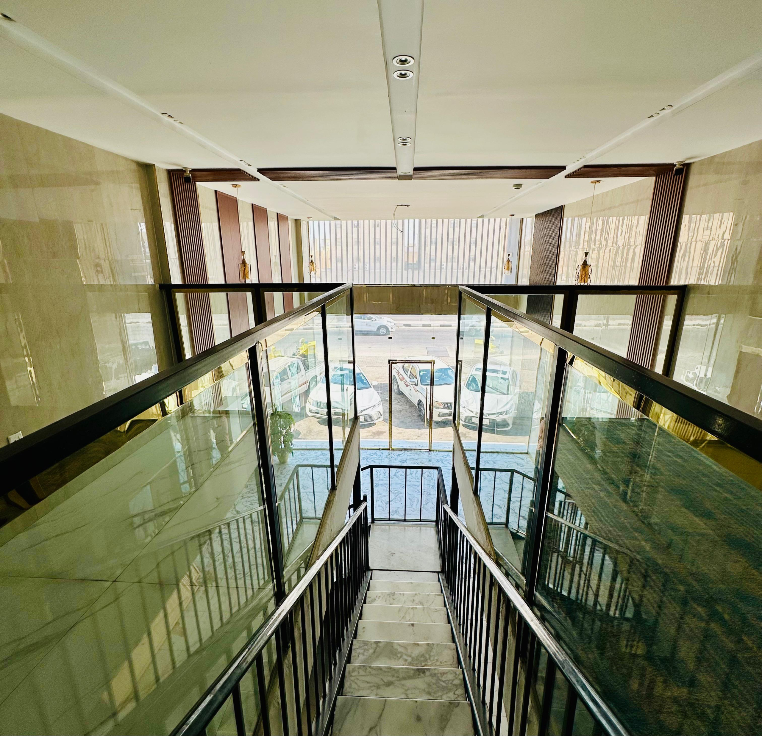 Building 165, Shop 004
