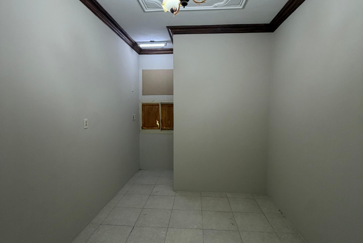Building 44, Apartment 10