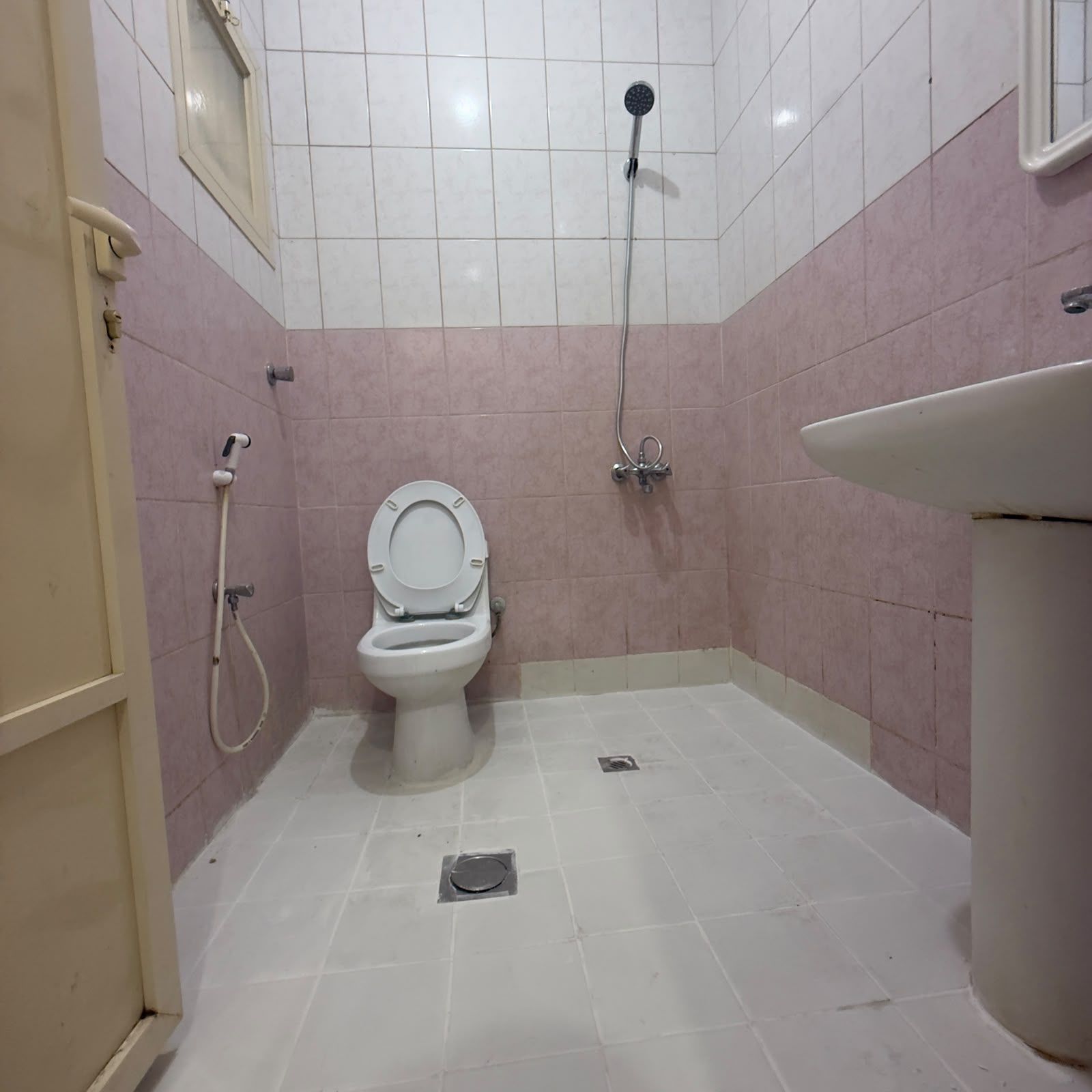 WhatsApp Image 2026-10-13 at 11.18.20 AM (2) Building 270, Apartment 7
