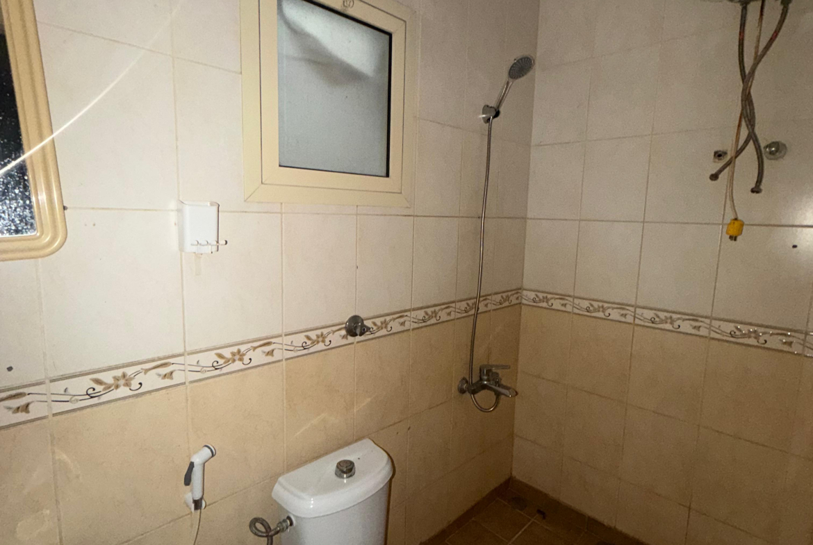 Building 17, Apartment 10